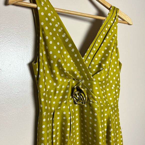 SALE! Chartreuse J. Crew Polka Dot Rosette Dress Size 2 EUC - Picture 3 of 5